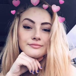 Meet your Posher, Adrienne